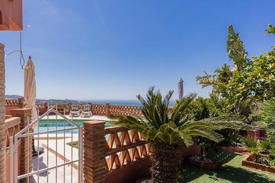 Vue en Bleu Villa with Pool
