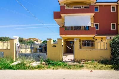 Apartment near the Hospital & Sea with Parking!