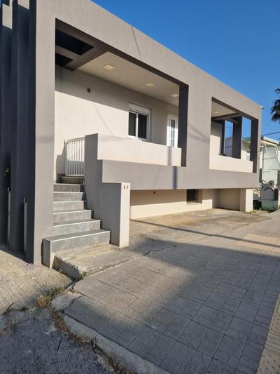 Sarri Holiday Home