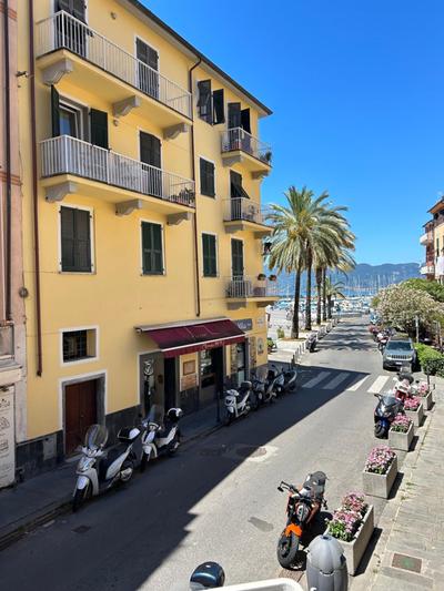 Central Seaview Apartment