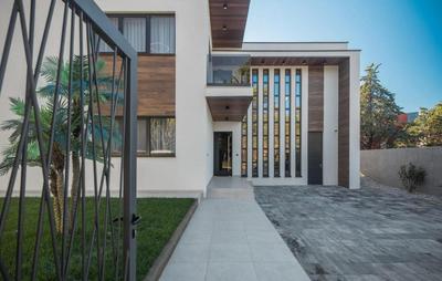 Contemporary Villa Luxor