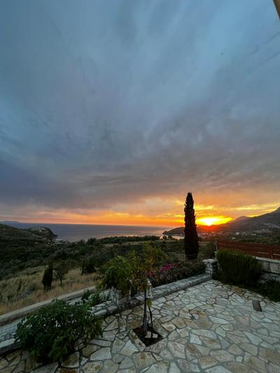 Yiannis & Victoria Villa