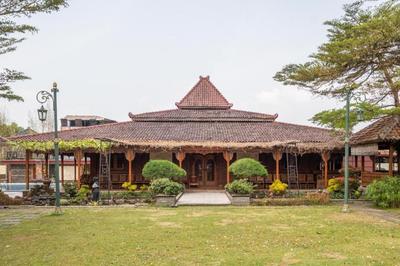 OYO 1347 Joglo Garut Cottage Syariah