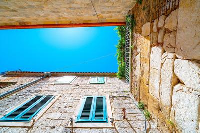 LUXE Diocletian Stones Split Centre