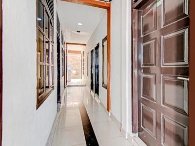 OYO 90674 Wisma Syukran Syariah