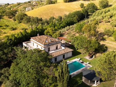 Villa Delle More - Villa con piscina Montesilvano