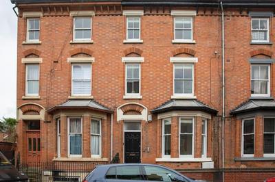 Quiet Luxury 2 Bed Apartment with Patio in Central Leicester