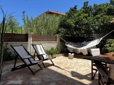 Sunny Garden Apartment