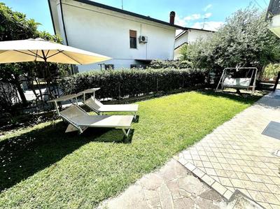 Villa Con Grandi Spazi-Giardino e Veranda-2 Grandi Camere Da Letto-Open Space e Cucina Per Accogliere Molte Persone-Relax Puro a 10 Minuti Dal Mare