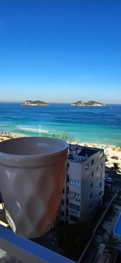 Beira Mar Vísta Praia e montanha