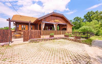 Nice Home In Vrbovec With Kitchen