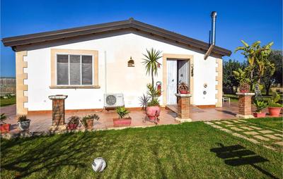 2 Bedroom Pet Friendly Home In Siracusa