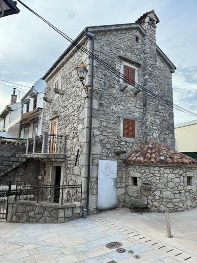 Old house Njivice