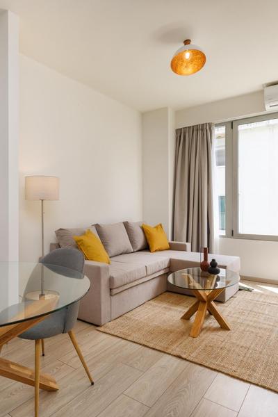 Vivienne by halu!, Apartment in the center