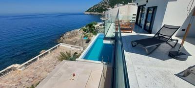 Sea Cliff Villa