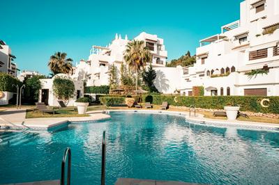 La Resina in Estepona · 2-bedroom apartment with jacuzzi