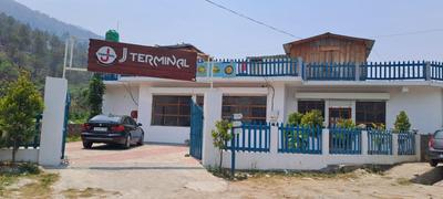 J Terminal Hotel & Cafe