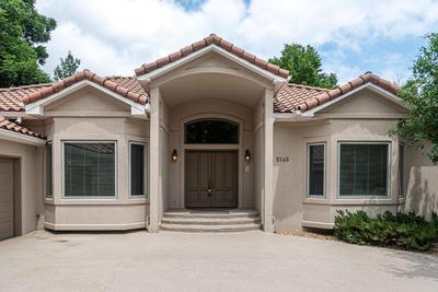 Luxurious 4BR Retreat - Pool Table & Chic Amenities