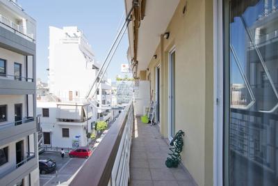 Blue Nest Elegant Reno Fully Equipt Apt near Metro