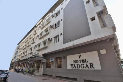 Hotel Yadgar - Unmarried Couples not allowed