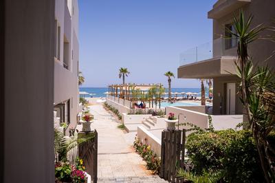 Chrispa's House Beachfront Bliss & Stunning Views