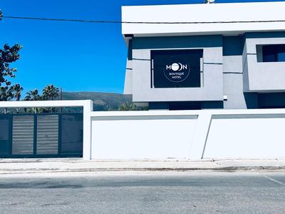 Moon Boutique Hotel - Ultra Luxury Suites with Pool, Perfect for Fun and Relaxation By Villa Mana Gers