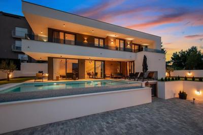 Villa Infinity Gem mit beheizbarem Pool in Medulin, Istrien