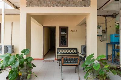 RedDoorz near Pondok Indah Water Park