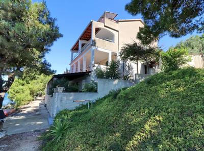 Apartments Karbuni By The Sea