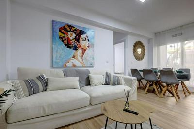 Modern & vibrant, URBAN holiday Flat