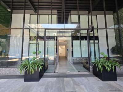 Stylish Quiet Studio, Smart TV, Six Flags 1k