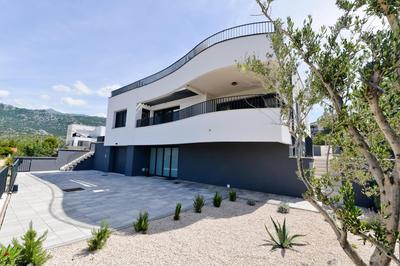 Villa Helvetia with heated pool