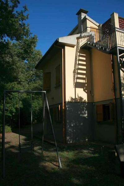 casa con bosco e vista mare