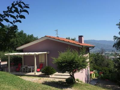 Ferienhaus in Basetti mit Garten und Grill