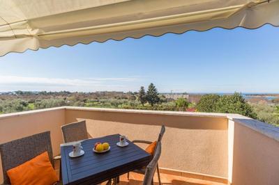 Ferienwohnung Livija 4 mit Pool und Meerblick