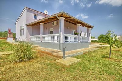 Komfortables Haus im Olivenhain