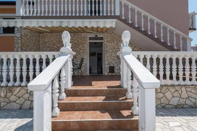 Villa Fortuna Für Bis Zu 9 Personen Und Mit Beheiztem Aussenpool