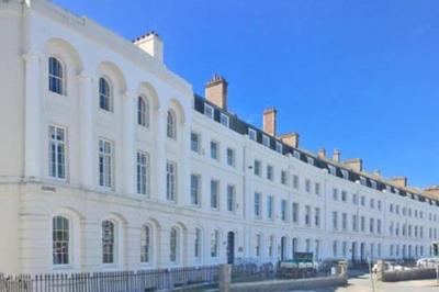 Hoe & Central Stylish Apartment, Free Parking