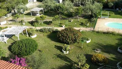 Charmante Ferienwohnung in Badesi mit Terrasse, Garten und gemeinschaftlichem Pool und Meerblick