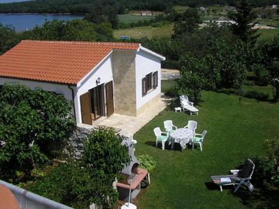 Freistehender Bungalow Perla mit Garten und Grill