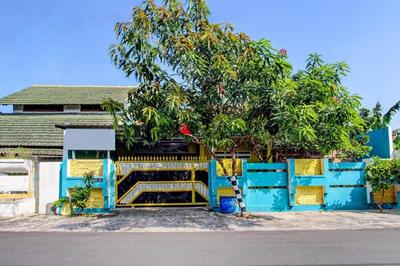 SPOT ON 92611 Lobak Hostel Capsule