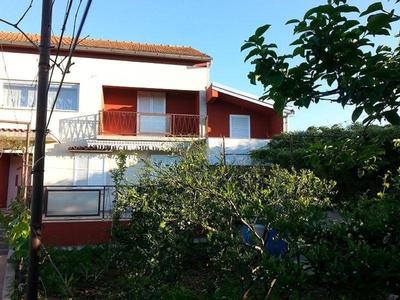 Modernes Appartement mit Balkon