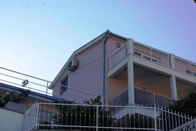 Wohnung 1 Im Erdgeschos Mit Terrasse Und Meerblick