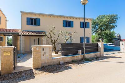 Tolles Ferienhaus In Deklići Mit Privatem Pool