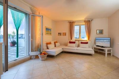 Wohnung in Carovigno mit Terrasse und Grill