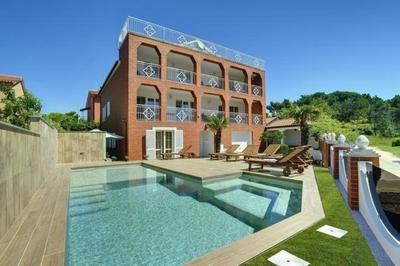 Apartmenthaus in Pomer mit Garten und Swimmingpool
