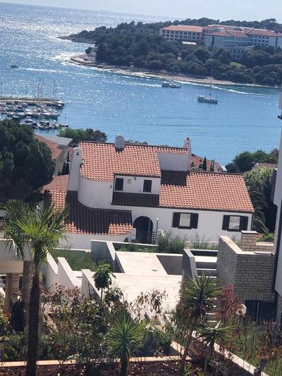 Sandy bay apartments with pool