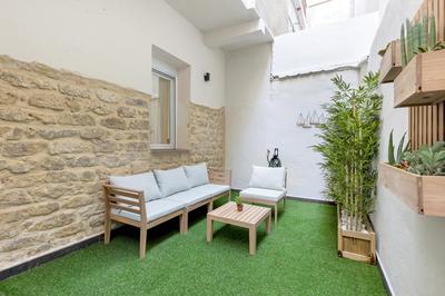 Modern apartment with patio in Alicante