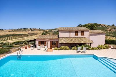 Villa sui Colli Ericini con Piscina by Wonderful Italy