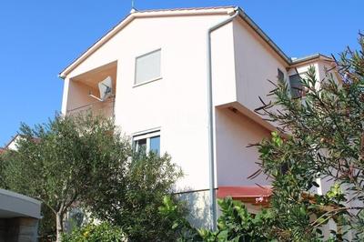 Spacious Apt in Tisno Near Garden Resort – 4 Min